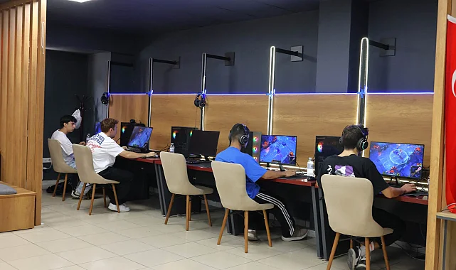 Ankara Keçiören'de gençler 'espor'la buluştu
