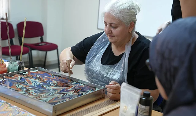 Ankara Keçiören'de şehit yakınlarına ebru sanatı workshopu