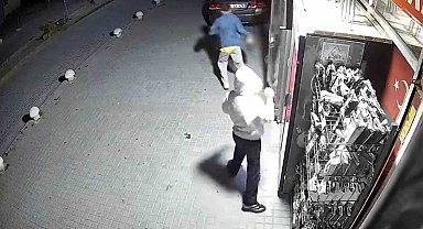 Ankara'da marketten içecek çalan çocuklar kamerada