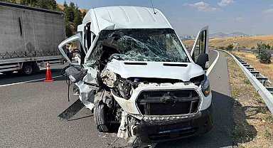 Ankara'da servis aracı tıra arkadan çarptı: 1'i ağır 7 yaralı