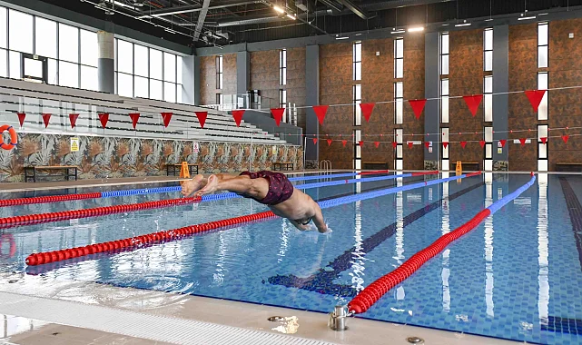 Ankara'ya yeni spor kompleksi! Cumhuriyet Yüzme Havuzu açıldı