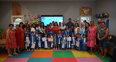 Anne Baba Çocuk Merkezi'ne minikler mezuniyet heyecanı yaşadı