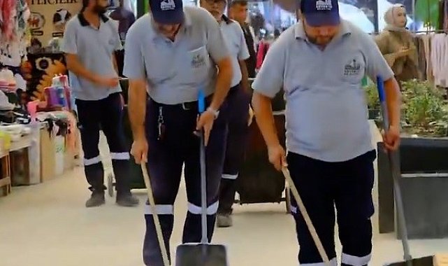 Antakya Belediyesi Uzun Çarşı'da temizlik çalışması gerçekleştirdi