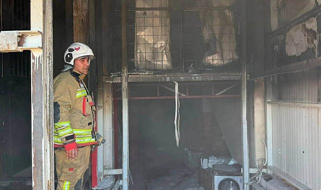 Antakya'da beyaz eşya deposunda yangın çıktı
