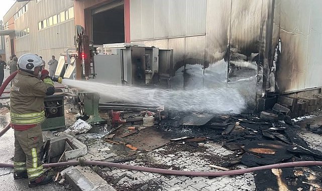 Antakya'da mobilya atölyesinde yangın paniği