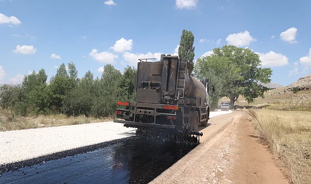 Antalya Korkuteli'de 3 kilometrelik sathi asfalt yol çalışması yapıldı