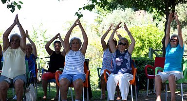 Antalya Muratpaşa'da yoga ile aktif yaş alıyorlar