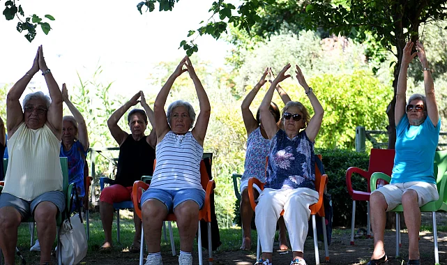 Antalya Muratpaşa'da yoga ile aktif yaş alıyorlar