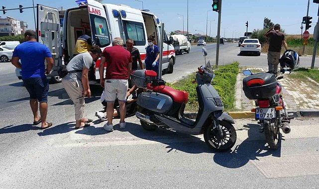 Antalya'da devrilen motosikletli yaralandı