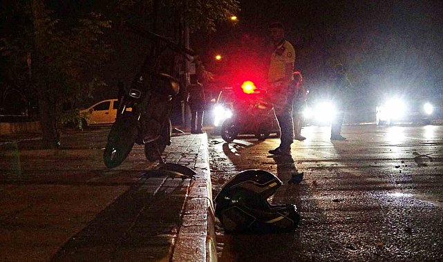 Antalya'da feci kaza: Yayaya çarpan motosikletli hayatını kaybetti