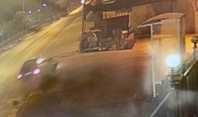 Antalya'da ilginç kaza: dükkana uçtu, önce gitti sonra helalleşmek için geri döndü
