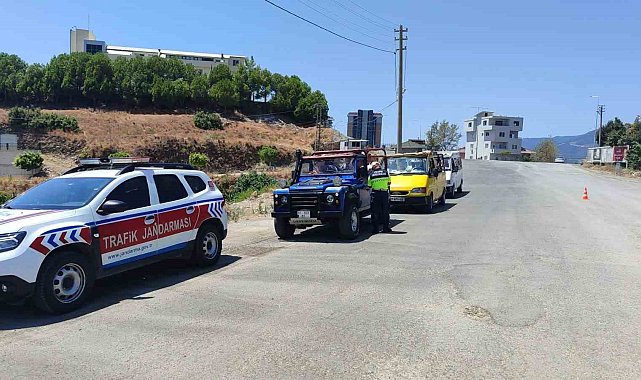 Antalya'da jandarma ekiplerinden safari araçlara yönelik denetim