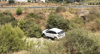 Antalya'da otomobil dereye uçtu: 1 yaralı