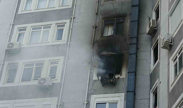 Apartmanda yangın paniği: 5 kişi dumandan etkilendi