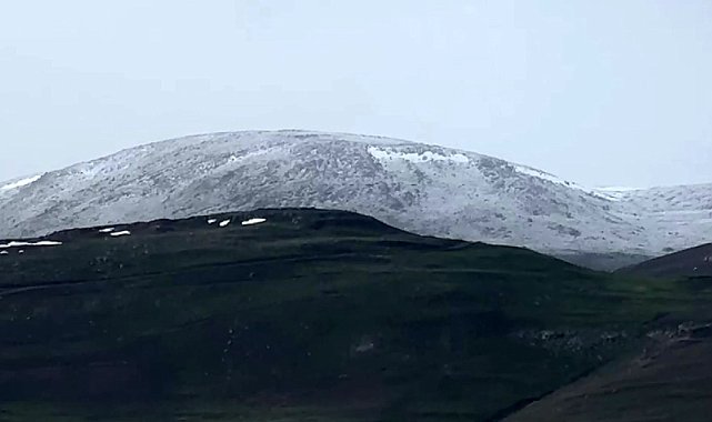 Ardahan'da dolu yağışı sonrası dağlar beyaza büründü