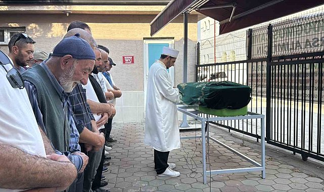 Arkadaşı tarafından bıçaklanarak öldürülen esnaf son yolculuğuna uğurlandı