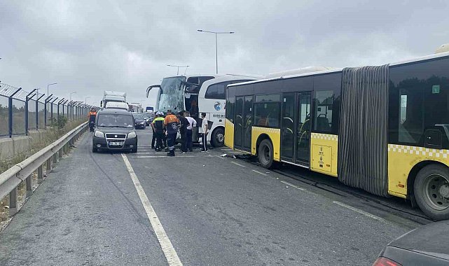 Arnavutköy'de yolcu otobüsü ile İETT otobüsü çarpıştı: 4 yaralı