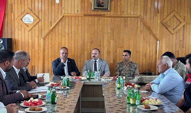 Arpaçay Kaymakamı Güvenç, köy ziyaretlerinde vatandaşların taleplerini dinledi
