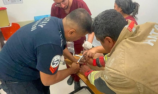 Arsuz'da parmağını blendere sıkıştıran kadının yardımına itfaiye yetişti