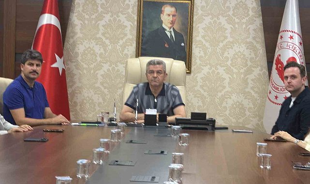 Artvin Valisi Ergün'den Hopa'daki şüpheli cisim ile ilgili açıklama: "Endişe edilecek bir durum yok, yol yeniden trafiğe açıldı"