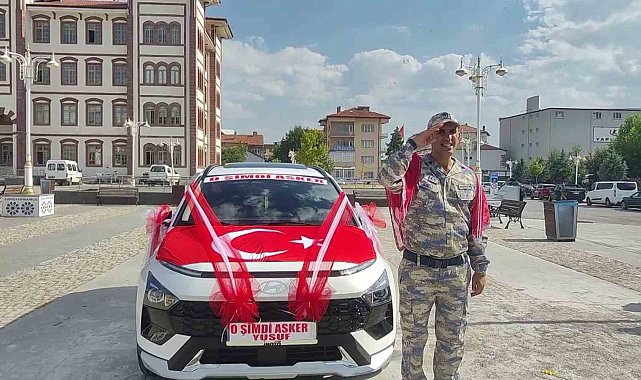 Askerlik hayalini temsili eğlence ile gerçeğe dönüştürdüler