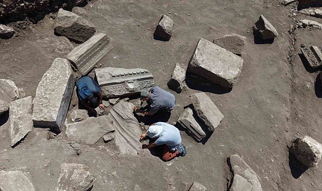 Aspendos'ta şifanın bin 800 yıllık dev heykeli gün yüzüne çıktı