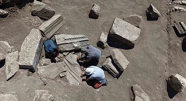 Aspendos'ta şifanın bin 800 yıllık dev heykeli gün yüzüne çıktı