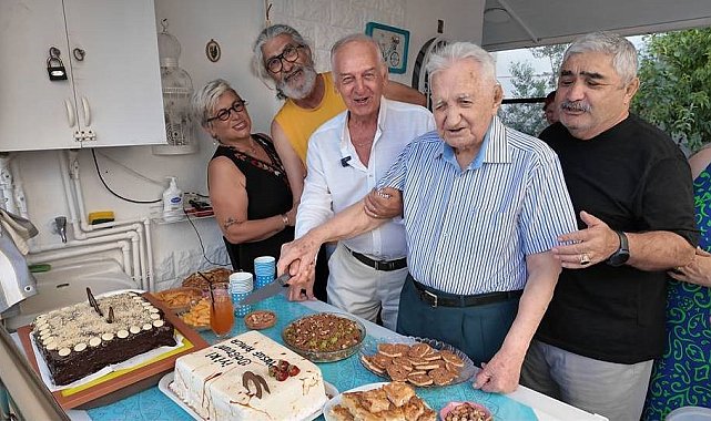 Asrı geride bıraktı, 101 yaşına komşularının alkışlarıyla girdi
