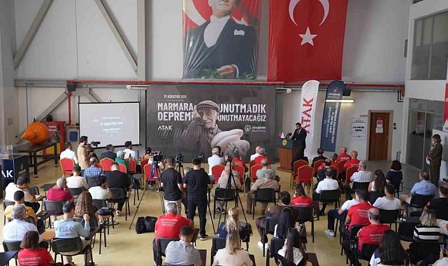 Ataşehir'de 17 Ağustos deprem şehitleri anıldı: "Deprem değil, hazırlıksızlık felaket getirir"