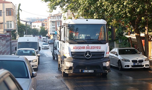 Ataşehir'de temizlik, bakım ve ilaçlama çalışmaları aralıksız sürüyor