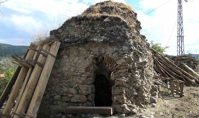 Atıl vaziyetteki hamam restore edilmeyi bekliyor