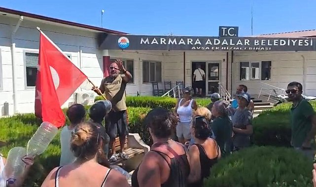 Avşa'da su protestosu: "Konser değil, su istiyoruz"