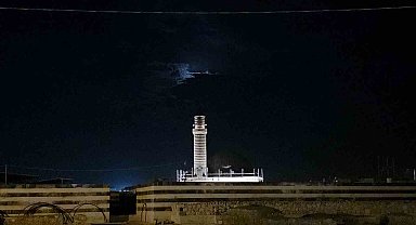 Ay ve Satürn Van semalarında aynı karede buluştu
