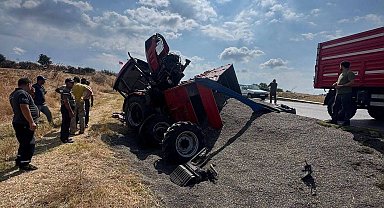 Ayçiçeği yüklü römork devrildi: 2 yaralı