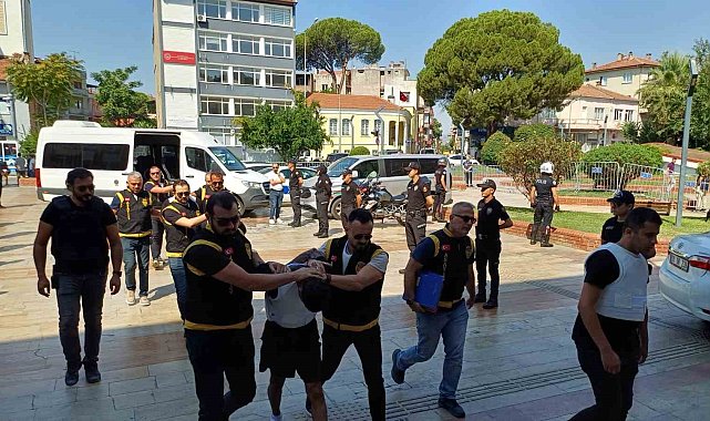 Aydın'daki telefoncu cinayetinde 4 şüpheli adliyeye getirildi