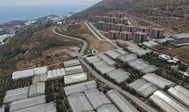 Aydıncık'ta bozulan yol yenilendi, ulaşım rahatladı