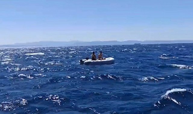 Ayvalık açıklarında sürüklenen 2 kişi Sahil Güvenlik tarafından kurtarıldı