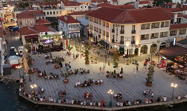 Ayvalık, tarihi Gümrük Meydanı'na kavuştu
