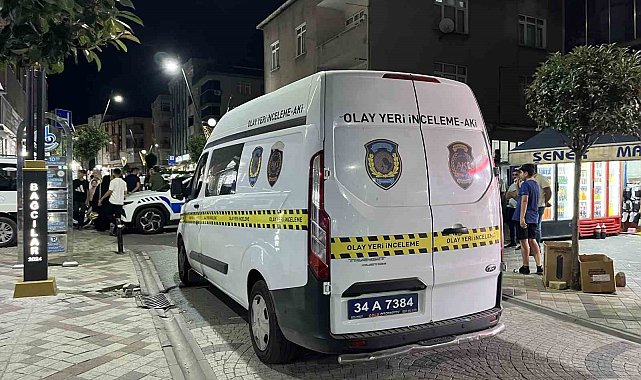 Bağcılar'da komşusunu bıçaklayıp, sokağa rastgele ateş açtı: 4 yaralı