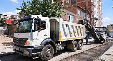 Bağlar'da 5 cadde sıcak asfaltla yenileniyor