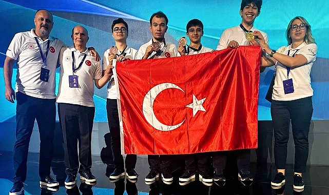 Bakan Bayraktar: "Uluslararası Nükleer Bilim Olimpiyatı'na ilk kez katılan Türkiye, 1 altın ve 3 bronz madalya ile uluslararası arenaya güçlü bir giriş yaptı"