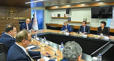 Bakan Ersoy, hizmet ihracatında yeni hedefleri değerlendirdi