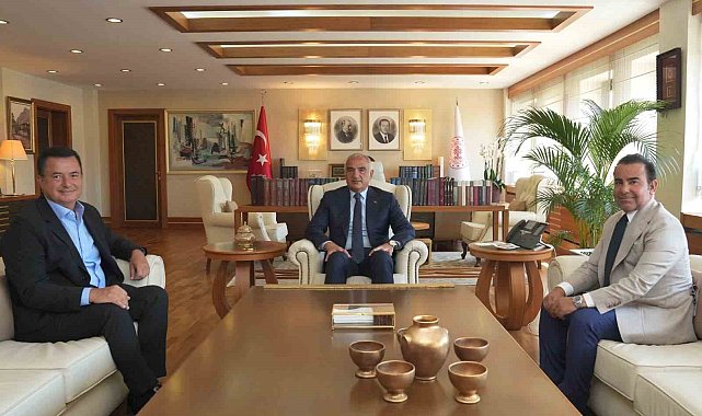 Bakan Ersoy ile Acun Ilıcalı bir araya geldi