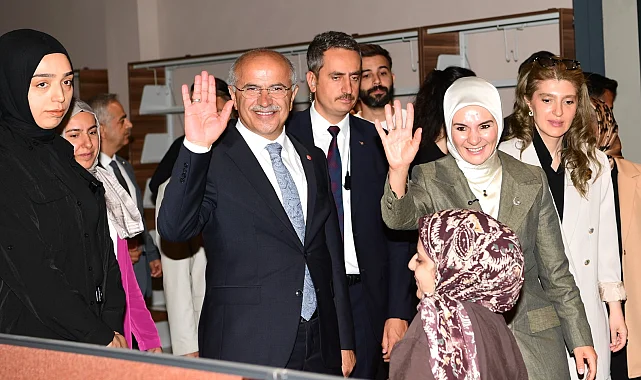 Bakan Göktaş'tan Malatya Şehir Kütüphanesi'ne tam not