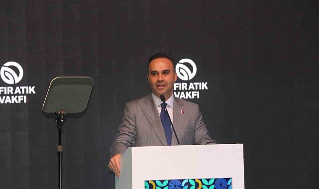 Bakan Kacır: "Sanayi devriminden bu yana yaklaşık 1,5 derece ısınan yerküre, bugün alarm veriyor"