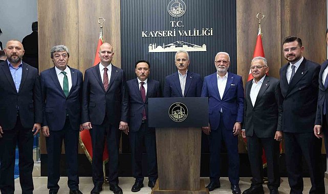 Bakan Uraloğlu'ndan Vali Çiçek'e ziyaret