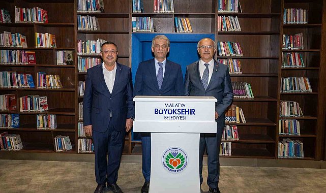 Bakan Yardımcısı Nadir Alpaslan Şehir Kütüphanesini gezdi