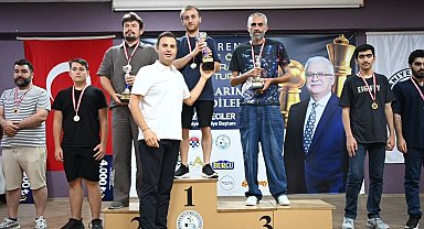 Balıkesir'de Satranç Turnuvası ödülleri sahiplerini buldu