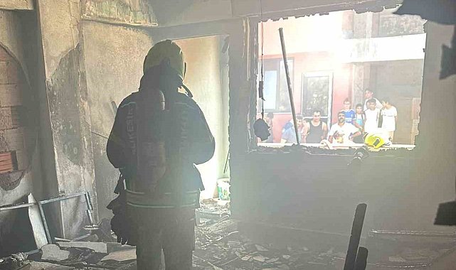 Bandırma'da apartman dairesinde çıkan yangın söndürüldü