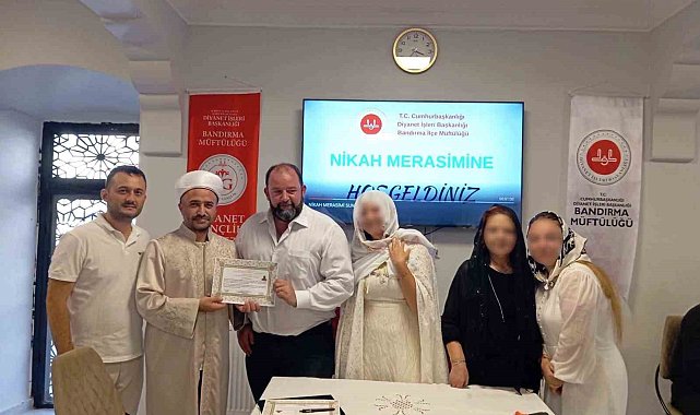 Bandırma'da Müslüman olan yabancı uyruklu vatandaş için nikah merasimi düzenlendi